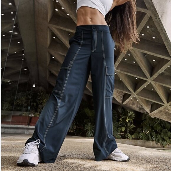 Athleta Chelsea Utility Wide Leg Pant High Rise Navy Blue Contrast Stitch Sz 16 - Picture 1 of 16